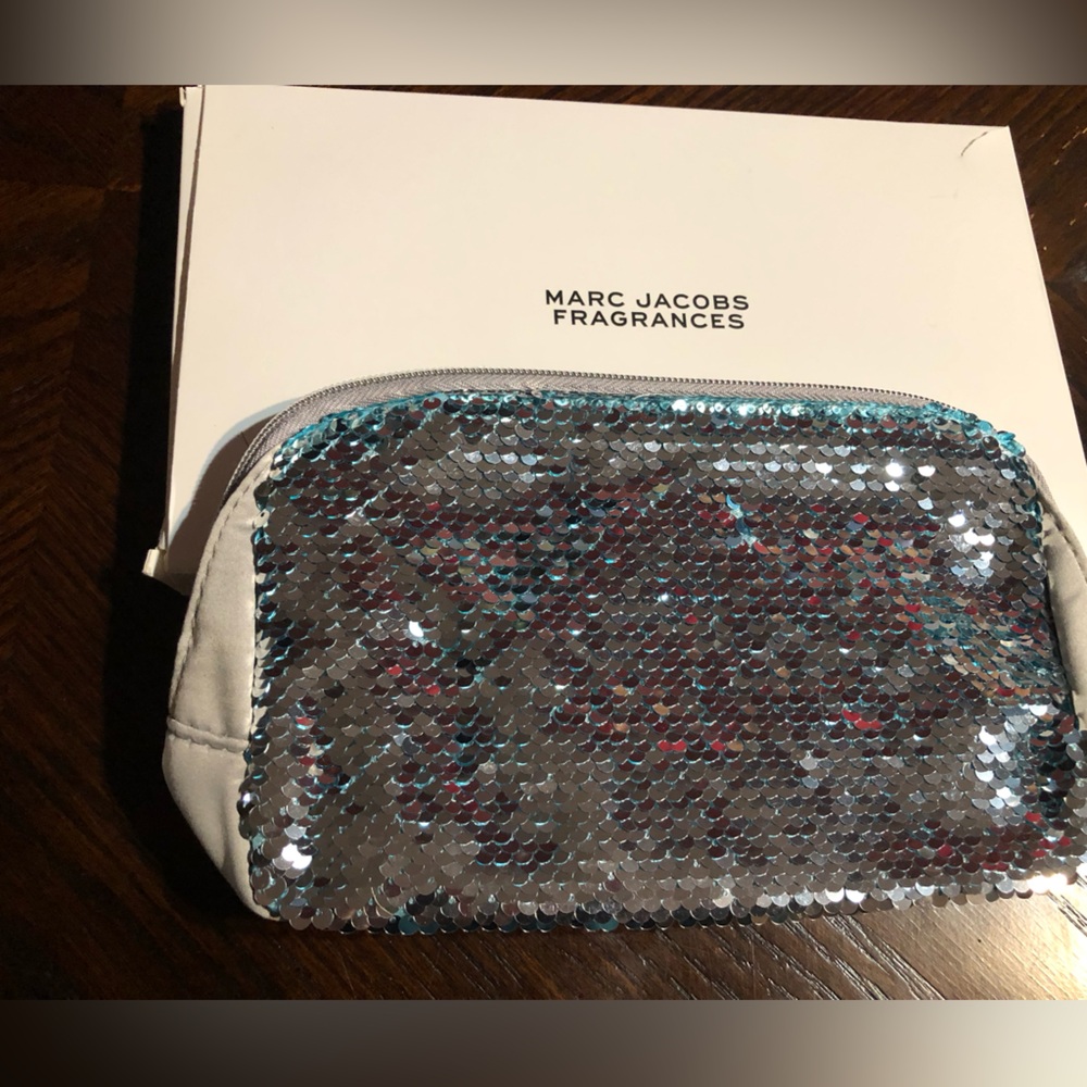 MARK JACOBS FRAGRANCES
Cosmetic Bags & Cases - Picture 5 of 12